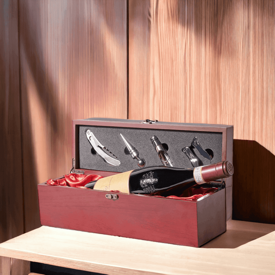 https://monthlysommelier.ca/cdn/shop/files/AConnoisseur_sDelightWineToolGiftBox_900x.png?v=1694624194