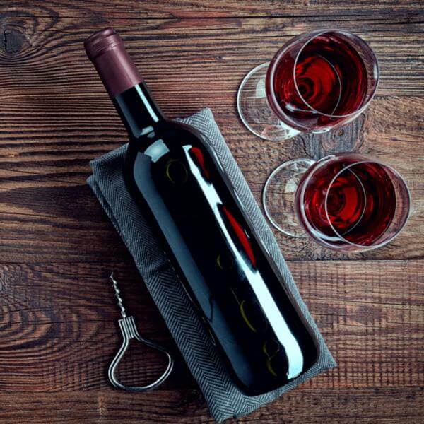 Our New World Red Wine Club comes with every every note a wine connoisseur could dream of!